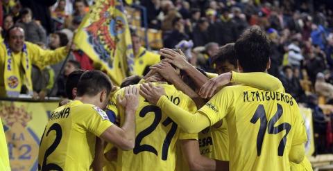 Los jugadores del Villarreal celebran el gol de Bruno. /EFE