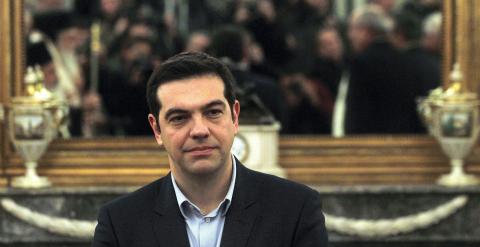 El nuevo primer ministro griego, Alexis Tsipras, durante la ceremonia de juramento de los miembros del Gobierno, este lunes en el Palacio Presidencial. EFE/Orestis Panagiotou