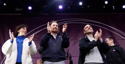 Los líderes de Podemos saludan a los asistentes a la manifestación convocada por el partido en Madrid. _JAIRO VARGAS