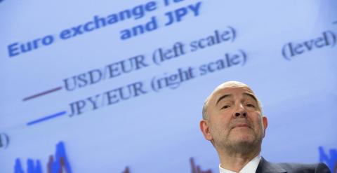 El comisario de Asuntos Económicos, el francés Pierre Moscovici, en la rueda de prensa para presentar las nuevas previsiones de la Comisión Europea. REUTERS/Yves Herman