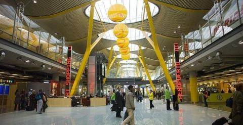 Imagen de la terminal T4 del aeropuerto Adolfo Suárez-Barajas, en Madrid. AENA