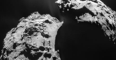 Chorro de gas y polvo observado en el cometa el 22 de enero desde la sonda Rosetta. /ESA Rosetta NAVCAM