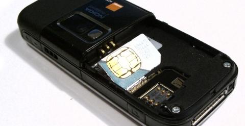 Una tarjeta SIM (acrónimo en inglés de subscriber identity module, en español módulo de identificación de abonado) es una tarjeta inteligente desmontable usada en teléfonos móviles y módems HSPA o LTE que se conectan al puerto USB. Las tarjetas SIM almace
