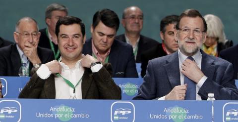 El líder de los populares andaluces, Juan Manuel Moreno Bonilla, junto al presidente nacional del PP, Mariano Rajoy. EFE