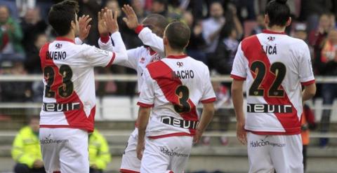 Bueno celebra uno de sus goles al Levante. EFE/Víctor Lerena