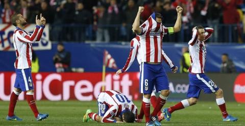 Los jugadores del Atlético de Madrid celebran la victoria ante el Bayer Leverkusen.- EFE