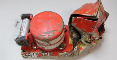 Imagen de la primera de las cajas negras del avión de Germanwings siniestrado, suministrada por el Gobierno francés.