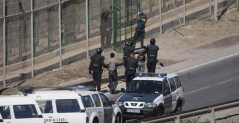 Devolución en caliente de inmigrantes a la policía marroquí / EFE