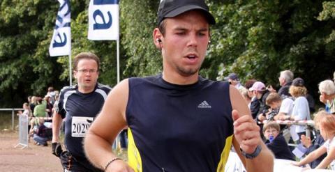 El copiloto del avión siniestrado de Lufthansa participando en una carrera. /EUROPAPRESS