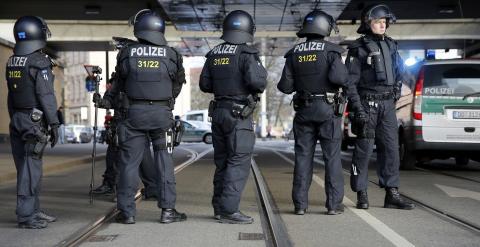 Despliegue policial con motivo de la manifestación de Pegida en Dresde, en la que ha participado el ultra holandés Geert Wilders. REUTERS/Fabrizio Bensch