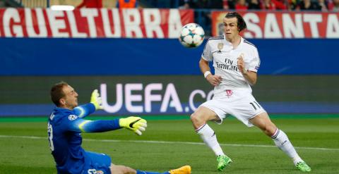 Bale, en el momento en que dispara ante Oblak. Reuters / Juan Medina