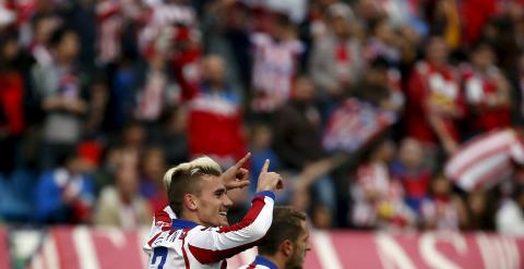 Griezmann celebra uno de sus goles contra el Elche. REUTERS/Susana Vera