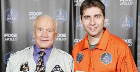 Buzz Aldrin y Eduardo Lurueña.