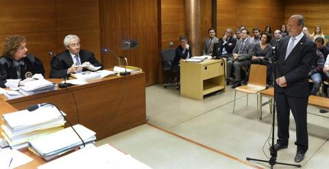El alcalde de Valladolid y candidato del PP a la reelección, Javier León de la Riva, durante la celebración hoy del juicio por un delito de desobediencia. EFE/Nacho Gallego