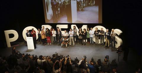 El secretario general de Podemos, Pablo Iglesias, junto a sus candidatos autonómicos en Madrid, Valencia, Aragón y Asturias, en la presentación del programa electoral para el 24-M,. EFE/Kiko Huesca