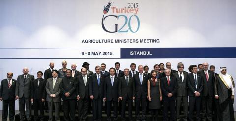 El ministro de Agricultura turco, Mehdi Eker, interviene durante la reunión de ministros de Agricultura del G20 que se celebra en Estambul. /EFE