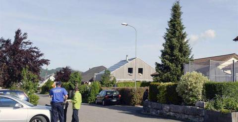La Policía suiza vigila la escena donde tuvo lugar el tiroteo. / EFE