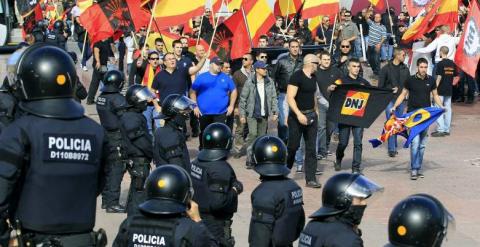 Miembros de Alianza Nacional y La Falange en una manifestación en Barcelona. /EFE