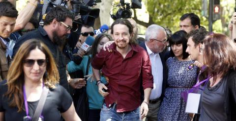 El secretario general de Podemos, Pablo Iglesias, a su llegada  a un acto público en la Universidad de Valencia. EFE/Kai Försterling