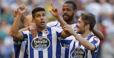 Los jugadores del Deportivo celebran su segundo gol frente al Levante. /EFE