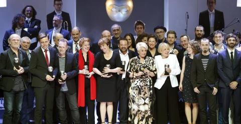 Foto de los galardonados en los Premios Max de las Artes Escénicas 2015, después de la gala celebrada en la Sala BARTS de Barcelona./ EFE