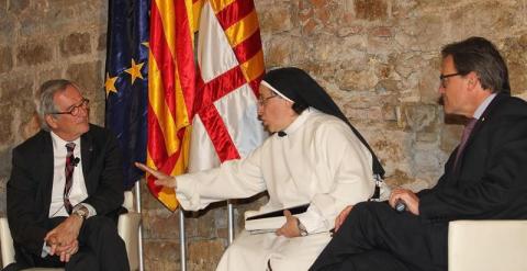 Sor Lucía Caram con Xavier Trias y Artur Mas, este miércoles./ EFE