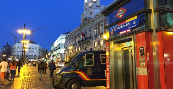 La Policía tenía controlada la Puerta del Sol de Madrid desde primera hora de la noche. Foto: KIKE ÁLVAREZ