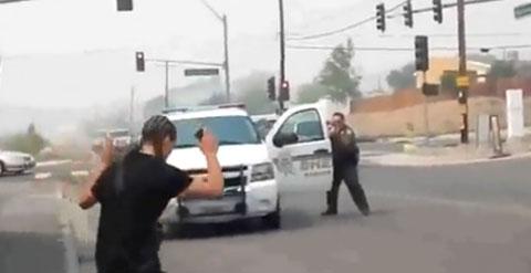 Momento del vídeo de la policía.