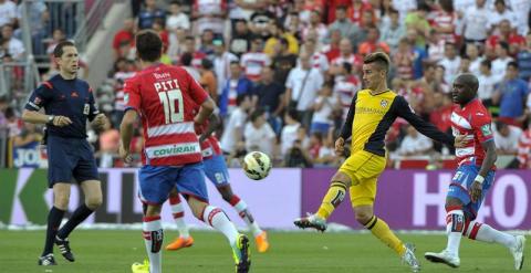 Griezmann, en un momento del partido contra el Granada. EFE/MIGUEL ÁNGEL MOLINA