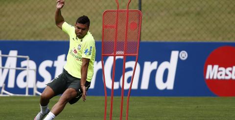 Carlos Henrique Casemiro, en un entrenamiento con la selección brasileña de fútbol previo a su participación en la Copa América 2015. EFE/Marcelo Sayão