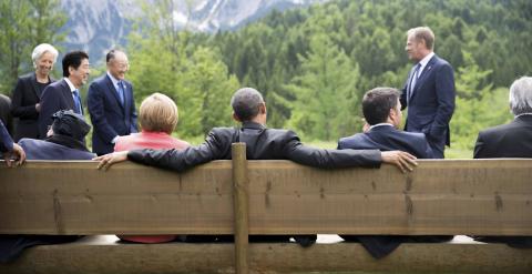 Los líderes del G-/, en los jardines del castillo de Elmau (Alemania), donde se ha celebrado la reunión del G-7. REUTERS/Michael Kappeler
