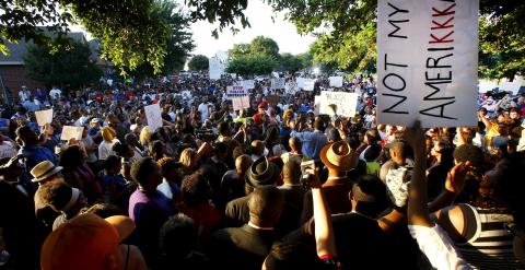 Imagen de la multitudinaria protesta en Mckinney, Texas, contra la violencia policial. / Mike Stone (REUTERS)