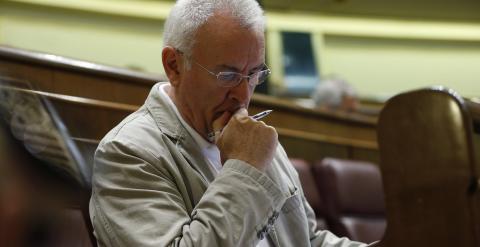 El coordinador general de IU, Cayo Lara, durante la sesión de control al Ejecutivo en el Congreso de los Diputados. EFE/Juan Carlos Hidalgo