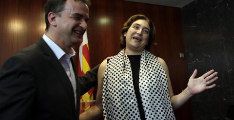 La futura alcaldesa de Barcelona, Ada Colau, y el candidato de ERC, Alfred Bosch, tras la rueda de prensa conjunta celebrada ayer en Barcelona