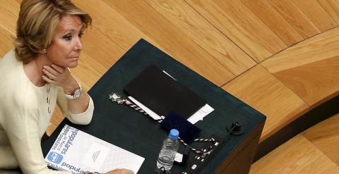 La portavoz del PP en el Ayuntamiento de Madrid, Esperanza Aguirre, en su escaño en el pleno municipal, durante la sesión de investidura.. REUTERS/Andrea Comas