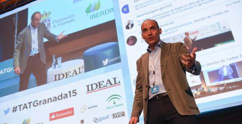 El director general de Twitter para España y Portugal, Pepe López de Ayala, durante su participación en el congreso Talking About Twitter (TAT) de Granada.- Miguel A. Molina (EFE)