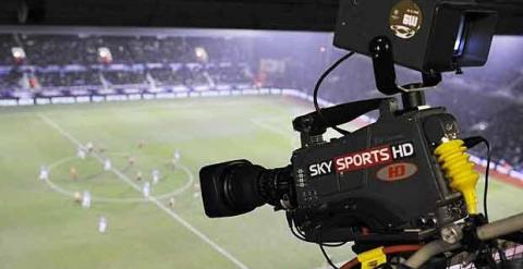 Una cámara de Sky Sports en un estadio inglés.