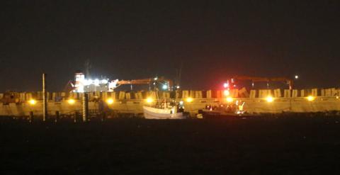 La embarcación Marianne arriba al puerto de Ashdod bajo la custodia de la marina israelí. / EFE