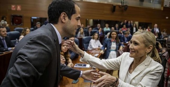 Cristina Cifuentes e Ignacio Aguado el día de la investidura de la primera.- EFE