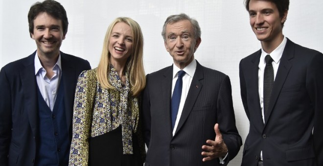 Bernard Arnault, Delphine, Antoine y Alexandre.- AFP PHOTO / DOMINIQUE FAGET