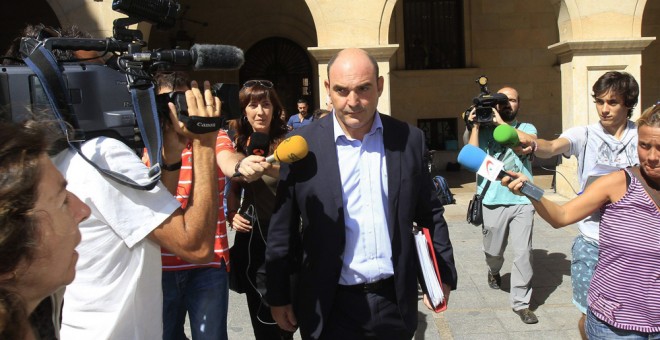 El alcalde de Alcañiz, Juan Carlos Gracia Suso, tras comparecer en el juicio rápido. EFE