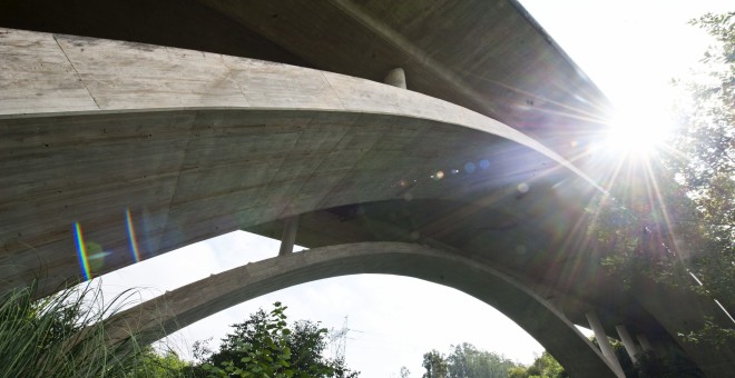 Imagen del viaducto de Cedeja, en Cabezón de la Sal (Cantabria) donde falleció una joven cuando se disponía a hacer puenting. EFE/Pedro Puente Hoyos