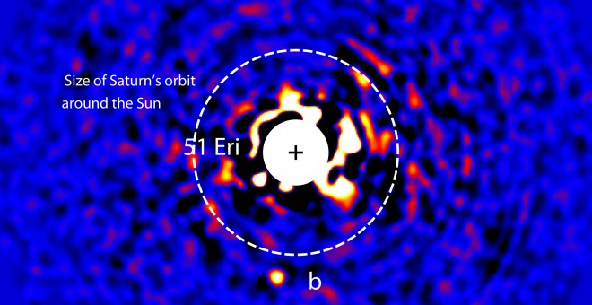 El planeta 51Eridani b se observa en la zona inferior de esta imagen de infrarrojos tomada desde el observatorio Gemini en Chile. La luz de la estrella se ha ocultado para poder detectarlo./ J. Rameau y C. Marois