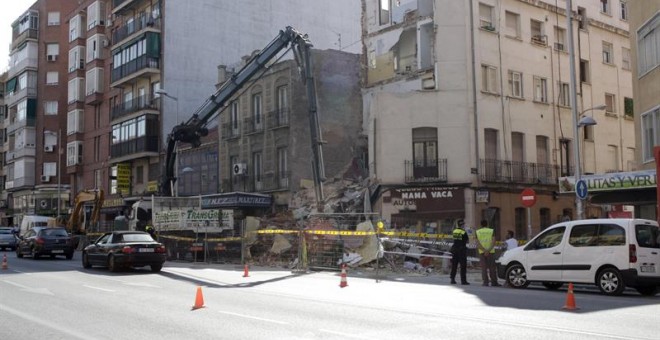 Vista general del edificio que se derrumbó en el madrileño barrio de Tetuán.- EFE