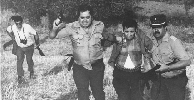 Emilio Izquierdo, poco después de ser detenido tras la matanza de Puerto Hurraco, en 1990. EFE