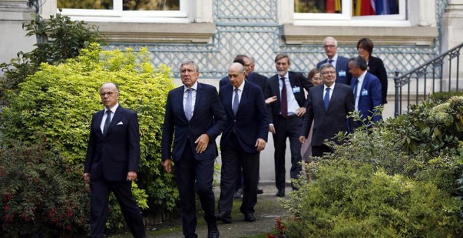 Los ministros europeos, entre los que se encuentra Fernández Díaz, en París. EFE/EPA/ETIENNE LAURENT