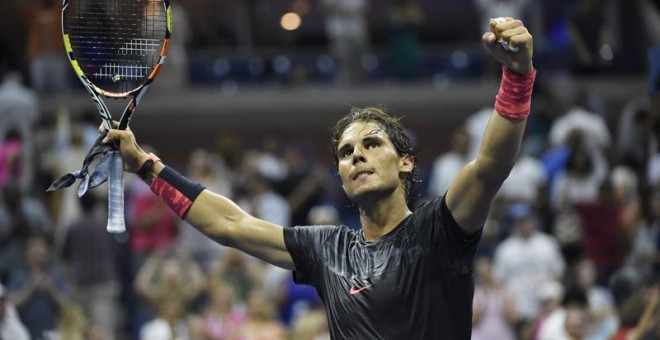 Nadal levanta los brazos celebrando su victoria contra el croata Coric en el debut en el US Open. /EFE