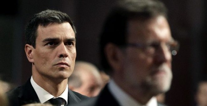 Pedro Sánchez, tras Mariano Rajoy, en una imagen de archivo. EFE/AFP