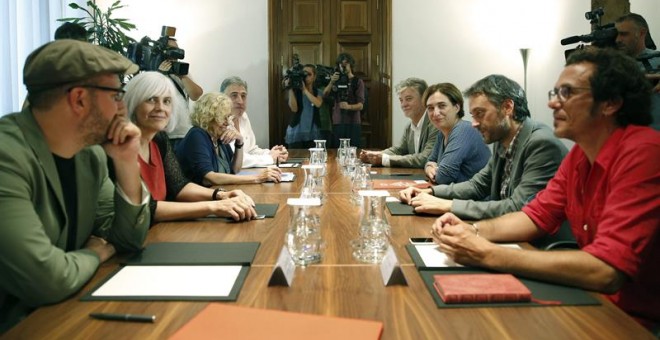 Los alcaldes de Santiago de Compostela, Martiño Noriega; de Badalona, Dolors Sabater; de Madrid, Manuela Carmena; de Pamplona, Joseba Asiron; de Zaragoza, Pedro Santisteve; de Barcelona, Ada Colau; de A Coruña, Xulio Ferreiro; y de Cádiz, José María Gonz