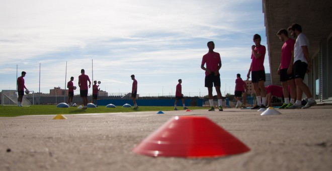 Los jugadores del Fuenlabrada se ejercitan durante el entrenamiento.- CHRISTIAN GONZÁLEZ